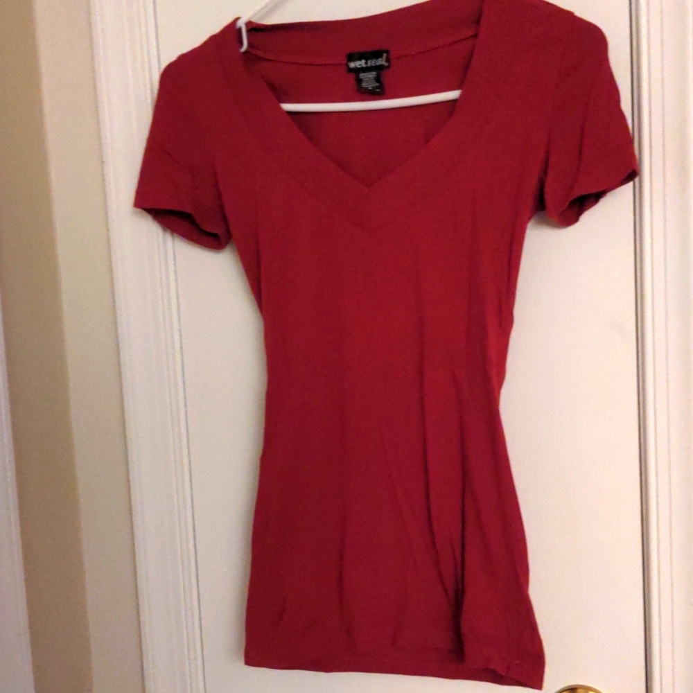 Dark red fitted tee